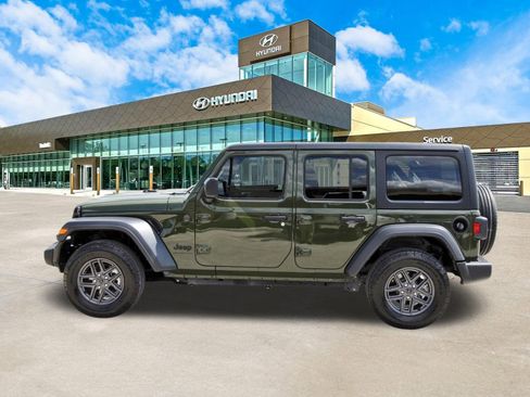 Used 2024 Jeep Wrangler Unlimited Sport AWD/4WD image 9