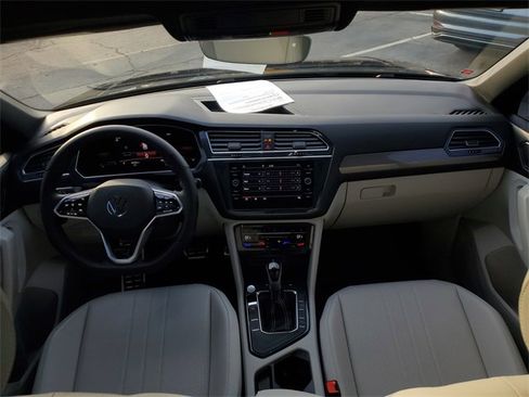 Certified 2022 Volkswagen Tiguan SE R-Line image 15