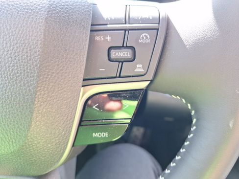 Used 2025 Toyota Camry SE image 21