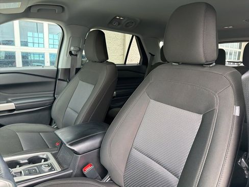 Used 2023 Ford Explorer XLT image 13