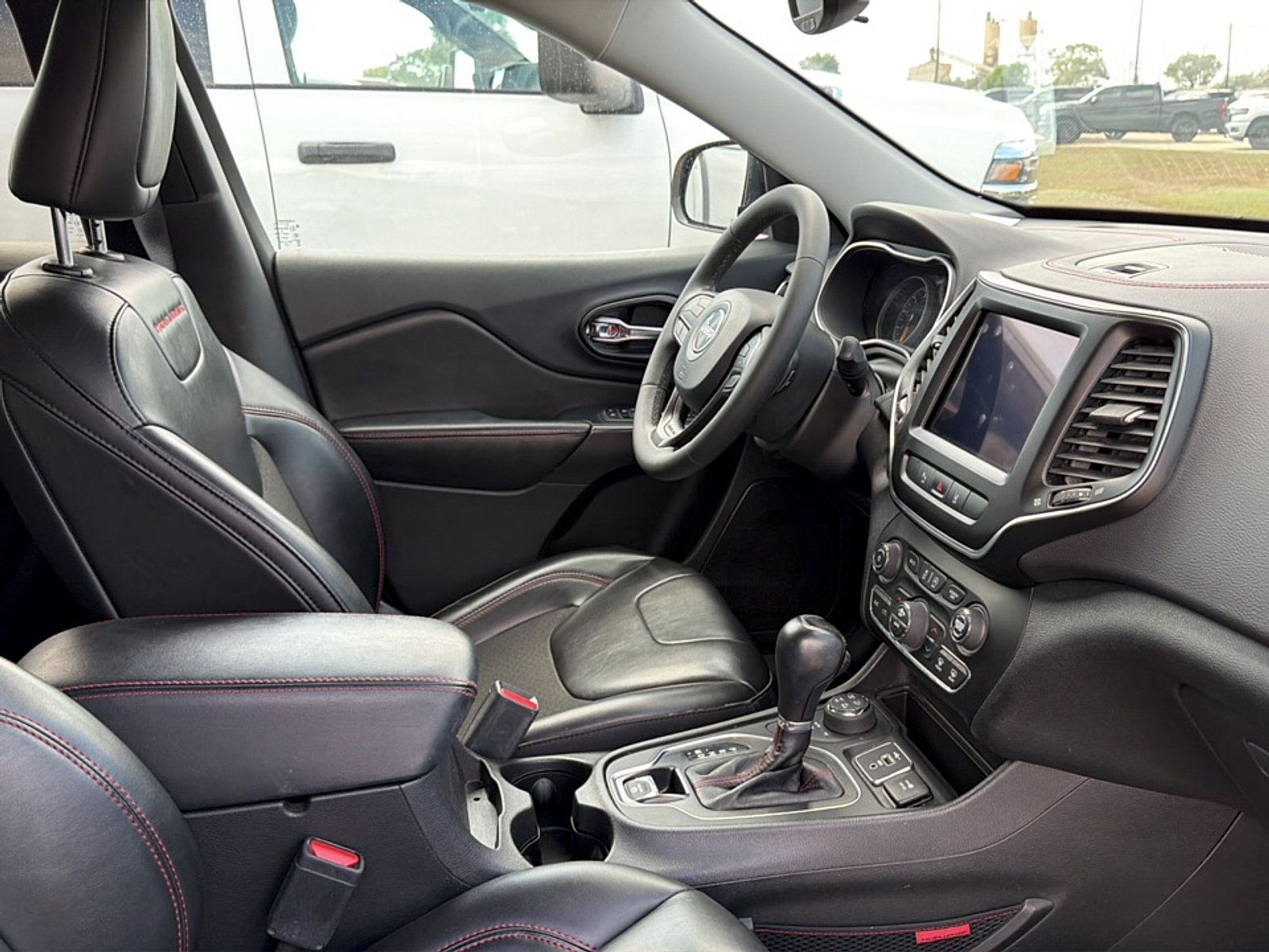 Used 2022 Jeep Cherokee Trailhawk AWD/4WD image 9