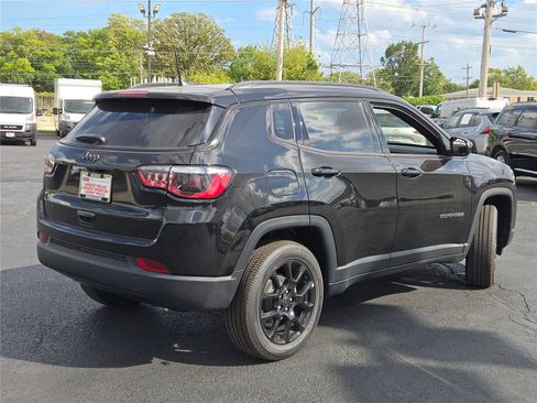 New 2026 Jeep Compass Latitude image 11