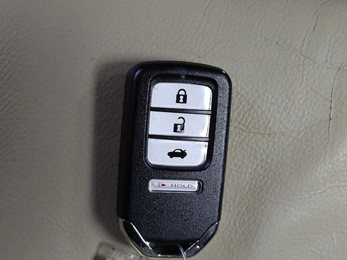 Used 2017 Acura MDX SH-AWD image 32