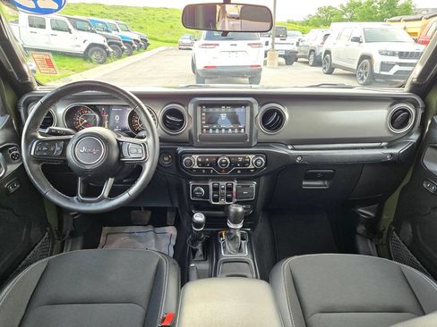 Used 2023 Jeep Gladiator Sport AWD/4WD image 19