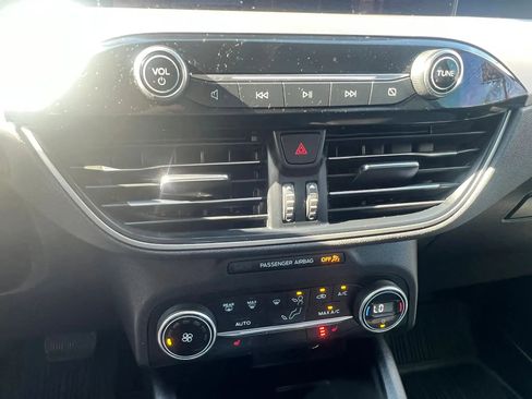 Used 2020 Ford Escape SE image 24