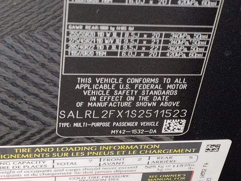 Used 2025 Land Rover Discovery Dynamic SE image 18