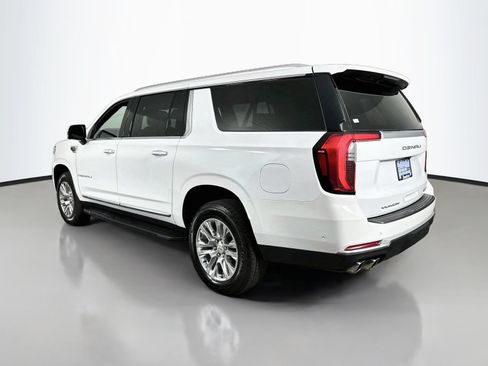 Used 2025 GMC Yukon XL Denali AWD/4WD image 6