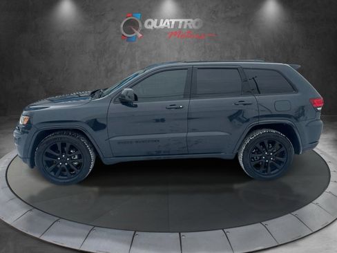 Used 2017 Jeep Grand Cherokee Altitude image 2