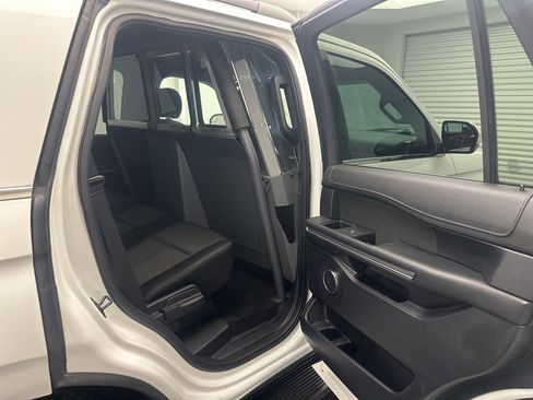 Used 2019 Ford Expedition XLT image 7