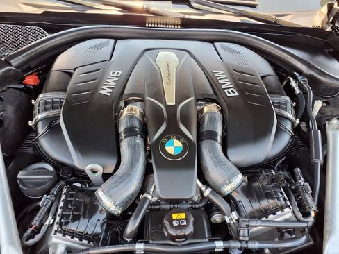 Used 2019 BMW 750i xDrive w/ M Sport Package AWD/4WD image 16