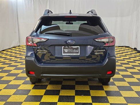 Used 2023 Subaru Outback Premium image 4