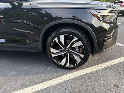 Used 2025 Volvo XC40 B5 Ultra AWD/4WD image 13