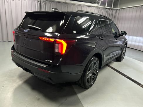 Used 2025 Ford Explorer ST-Line w/ ST-Line Street Pack image 7