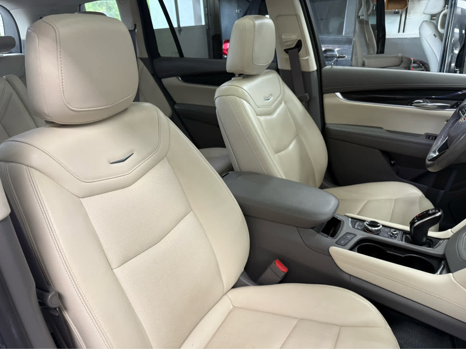 Used 2021 Cadillac XT6 Premium Luxury w/ LPO, Floor Liner Package AWD/4WD image 35