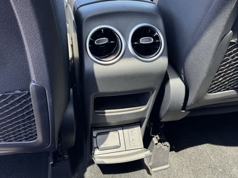 Used 2024 Mercedes-Benz GLB 250 image 33