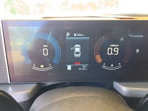 Used 2025 Hyundai Sonata SEL FWD image 2