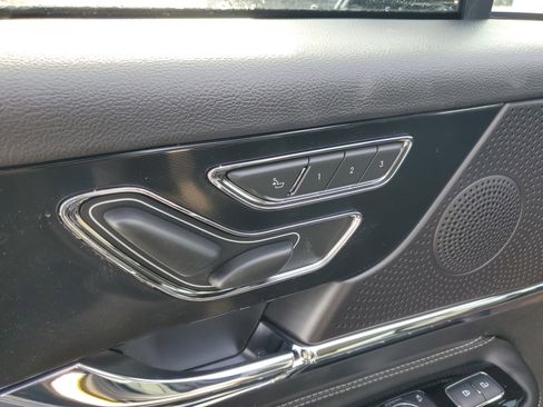 New 2026 Lincoln Corsair Premiere image 9