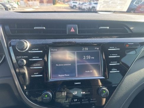 Used 2020 Toyota Camry SE image 14