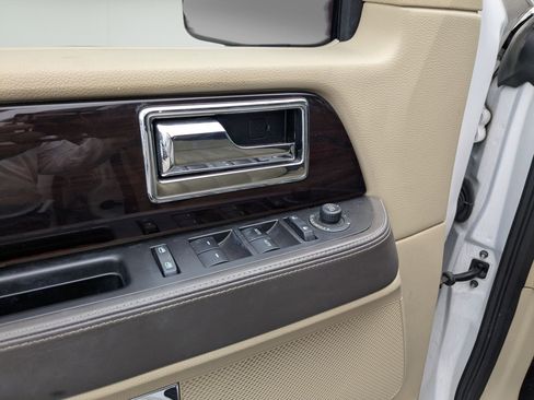 Used 2017 Lincoln Navigator Reserve RWD image 12