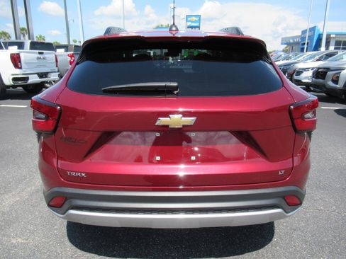Certified 2024 Chevrolet Trax LT FWD image 6