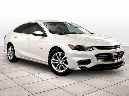 Used 2017 Chevrolet Malibu Hybrid w/ Leather Package image 3