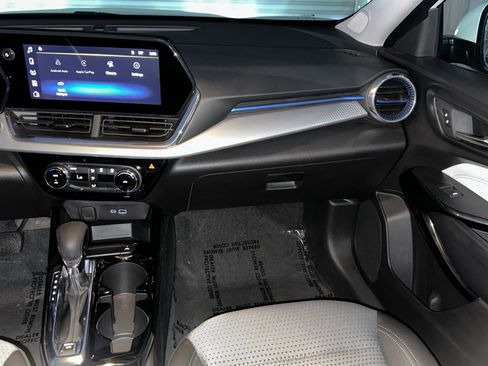 Used 2025 Chevrolet Trax LT image 33