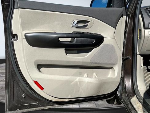 Used 2017 Kia Sedona LX FWD image 16