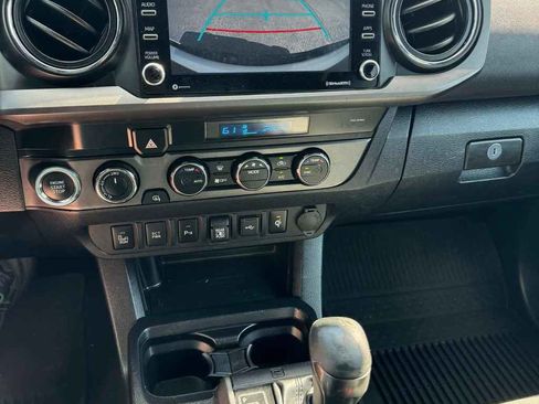 Used 2022 Toyota Tacoma TRD Off-Road w/ Technology Package AWD/4WD image 12