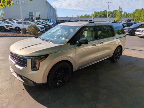 New 2026 Kia Carnival SX w/ SX Dark Edition Package FWD image 4