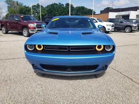 Used 2015 Dodge Challenger SXT Plus w/ Technology Group RWD image 9