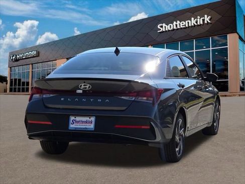 Certified 2025 Hyundai Elantra Sport image 6