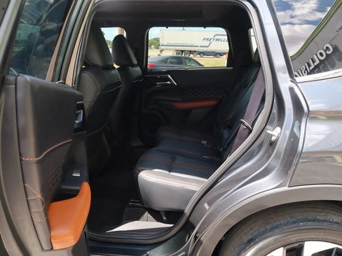 Used 2024 Mitsubishi Outlander SEL AWD/4WD image 19