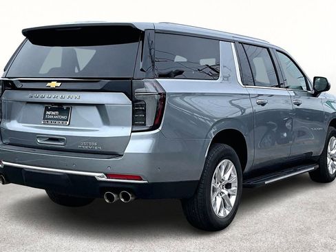 Used 2025 Chevrolet Suburban Premier image 2