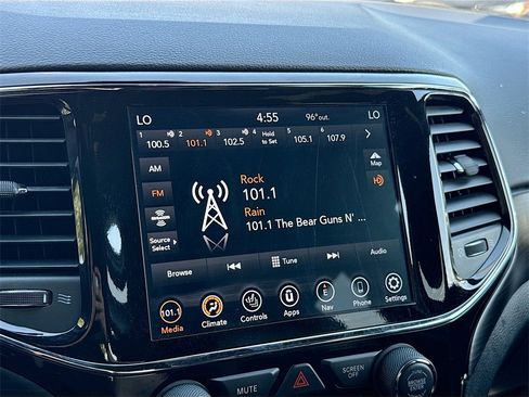 Used 2022 Jeep Grand Cherokee Laredo X image 15