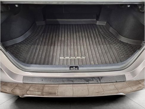 Used 2022 Toyota Camry SE image 8