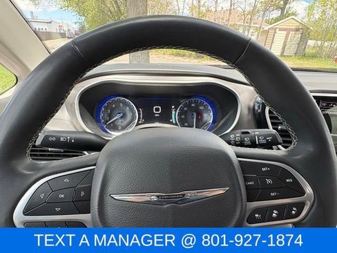 Used 2023 Chrysler Pacifica Touring-L FWD image 22