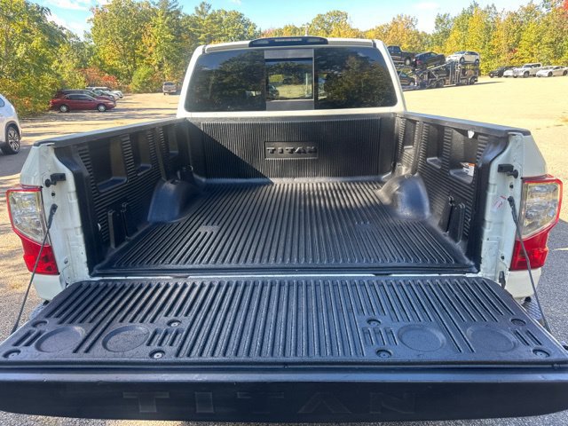Used 2018 Nissan Titan SV w/ SV Convenience Package AWD/4WD image 13