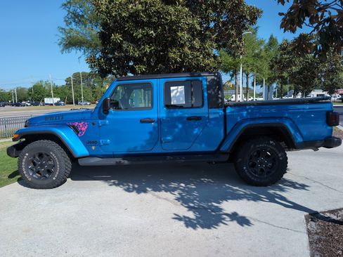Used 2023 Jeep Gladiator Willys image 7