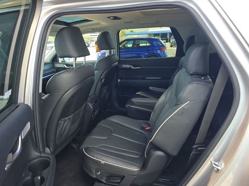 Used 2025 Hyundai Palisade Limited FWD image 6