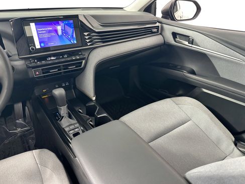 Used 2025 Toyota Camry LE image 21