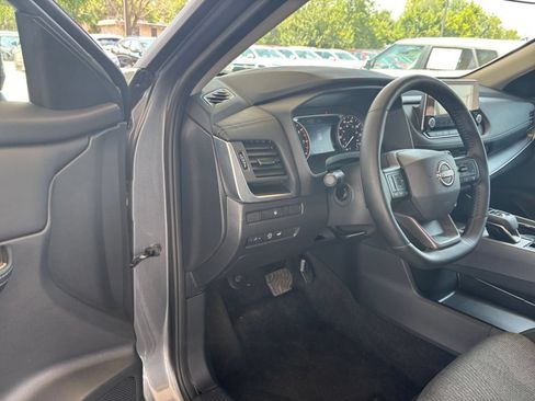 Used 2026 Nissan Rogue SV AWD/4WD image 31