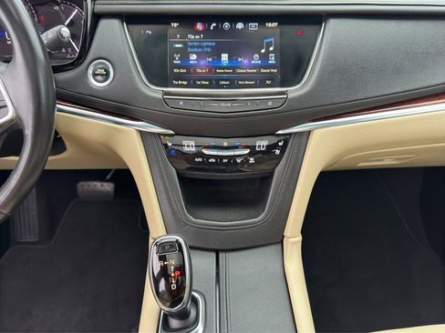 Used 2017 Cadillac XT5 Premium Luxury image 19