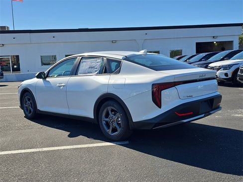 New 2025 Kia K4 LXS image 6