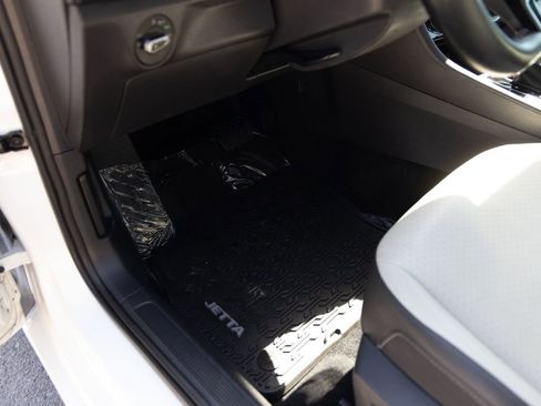 Used 2021 Volkswagen Jetta R-Line image 12