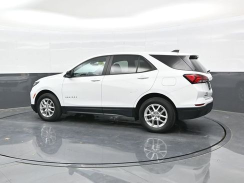 Used 2022 Chevrolet Equinox LS w/ LS Convenience Package AWD/4WD image 4