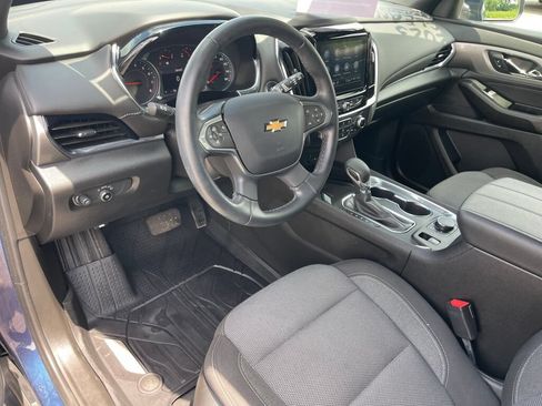 Used 2023 Chevrolet Traverse LT FWD image 5