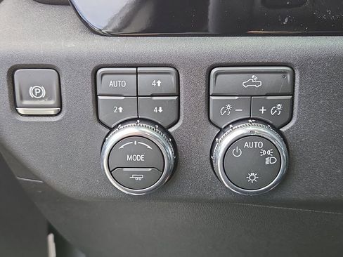 New 2026 GMC Sierra 1500 SLE image 19