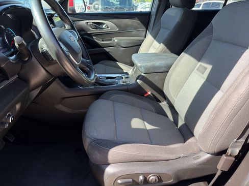 Used 2023 Chevrolet Traverse LT AWD/4WD image 9
