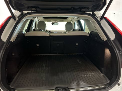 Certified 2023 Volvo XC60 B5 Ultimate w/ Climate Package image 28