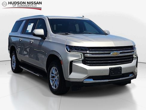 Used 2023 Chevrolet Suburban LT w/ Luxury Package AWD/4WD image 1